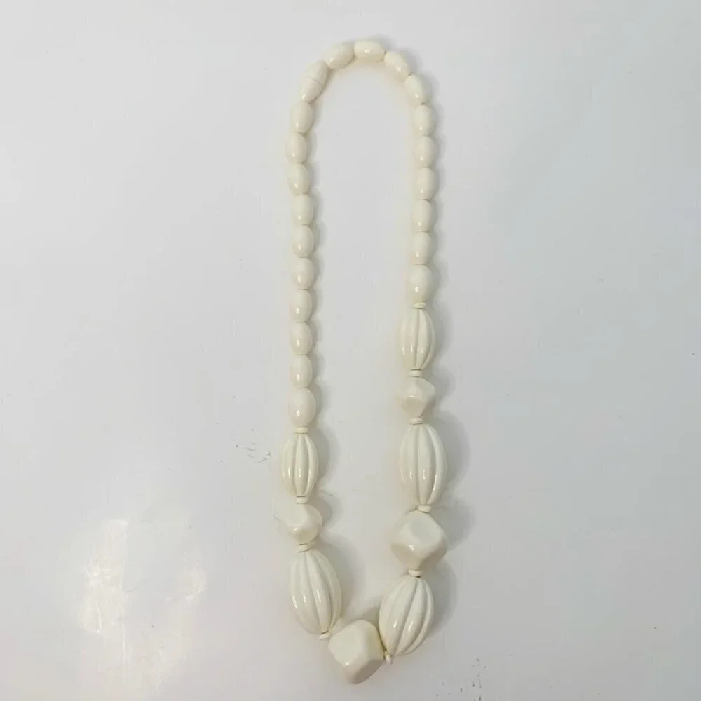Vintage Style Beaded Choker Off White Necklace